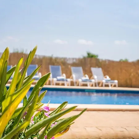 Relaxing Family With Pool *